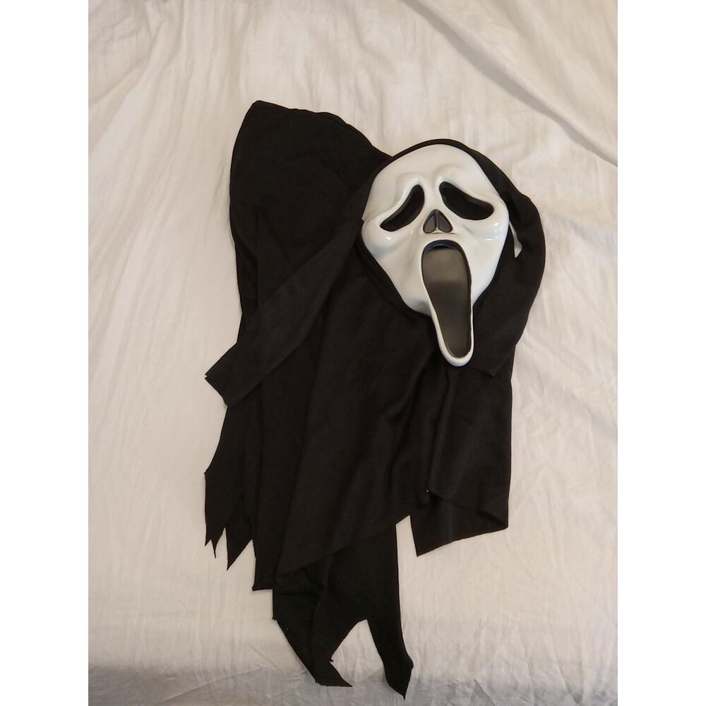 Black and White Face Mask
